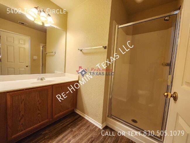 Building Photo - 5402 Tomas Cir.