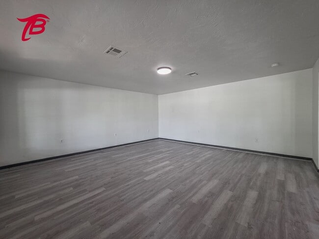 Building Photo - Charming 4-Bedroom Home with Spacious Yard