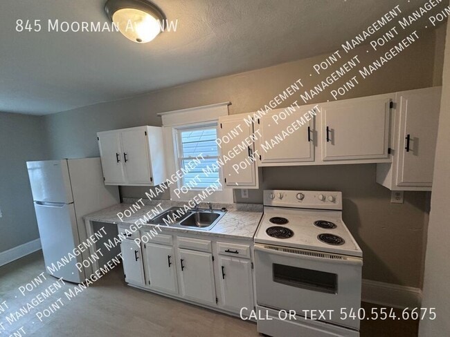Building Photo - 845 Moorman Ave NW