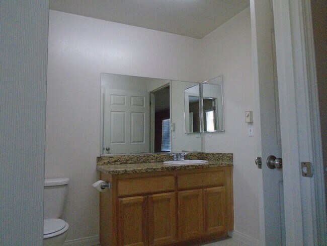 Building Photo - 620 W Day Ave