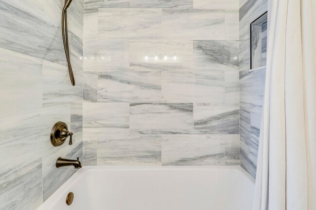 Building Photo - 15866 Alexander Run