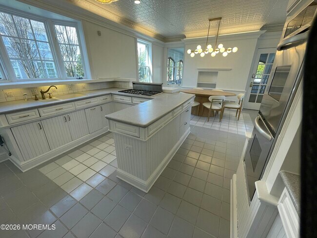 Building Photo - 211 Cedar Ave