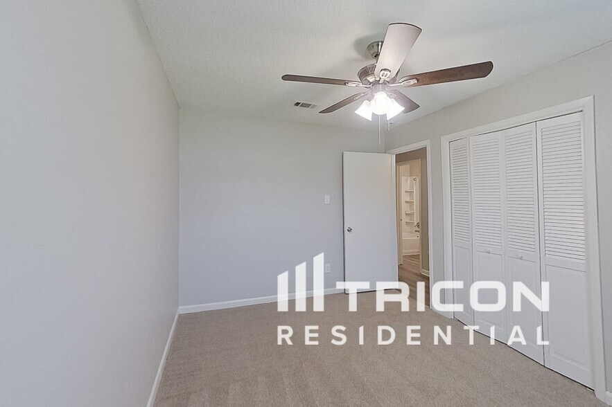 Building Photo - 612 Circleview Dr