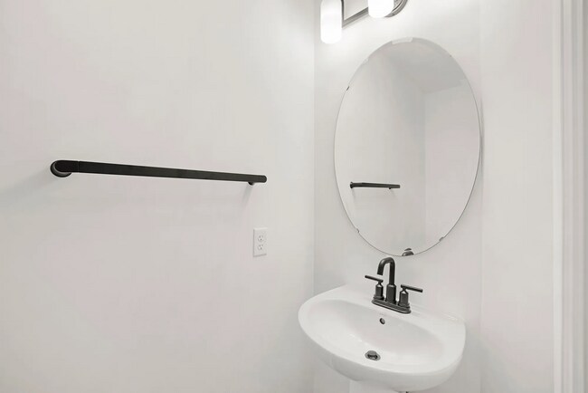 Building Photo - 43 Fairmount Grv Dr