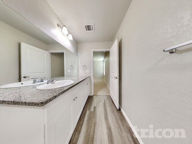 Building Photo - 13231 Ashworth Blvd