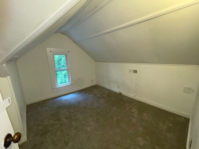 Building Photo - One of a Kind 3 bedroom, 2 bathroom Historic Home in Greensboro!