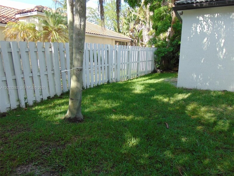 Building Photo - 624 Vista Meadows Dr