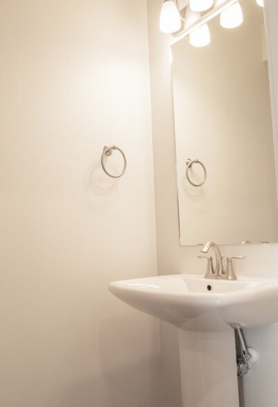 Building Photo - 1535 E 320 S