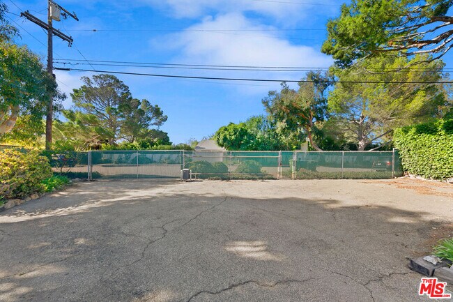 Building Photo - 29242 Heathercliff Rd