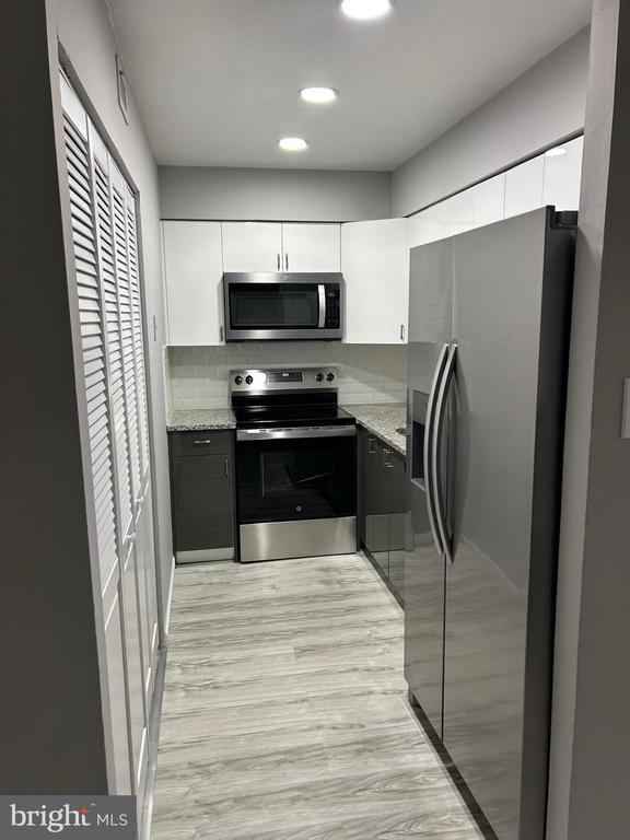 Building Photo - 2027 Jason Dr