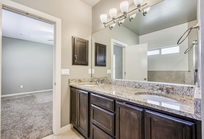 Building Photo - Eastside Beautiful 3 bed/2 baths for RENT