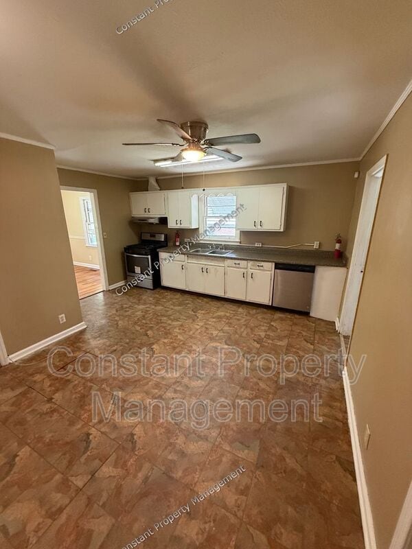 Building Photo - 3069 Somerset Dr