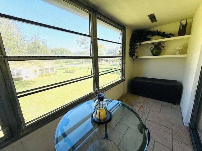 Building Photo - 159 Sussex H