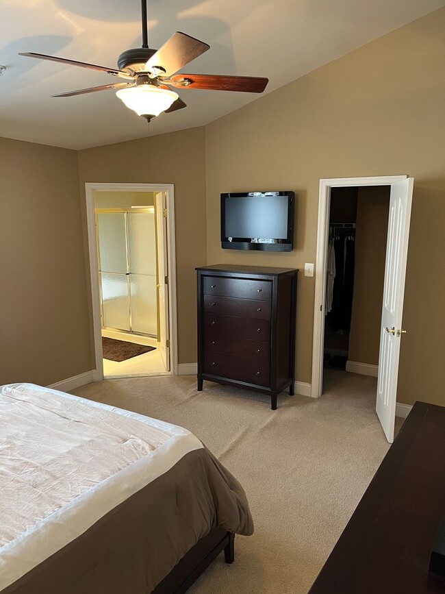 Building Photo - 3BR Townhome in Abingdon: Deck, Assigned Parking, Pool, Gym + W/D