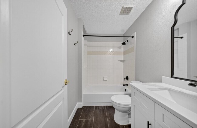 Building Photo - Renovated Brick Home in Gated Community