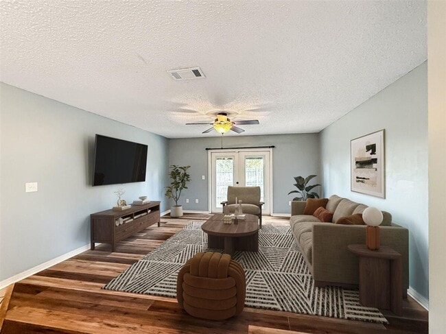 Building Photo - 312 Apple Dr