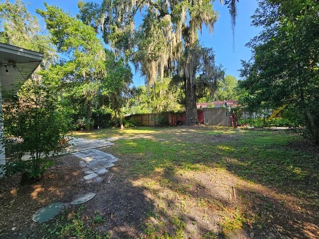 Building Photo - 1822 NW 6th Ave