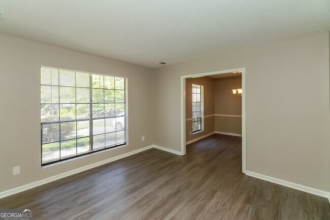 Building Photo - 821 Duke Ct