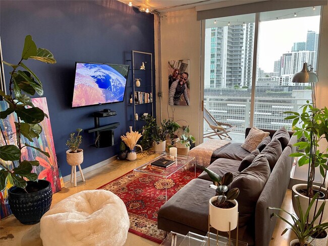 Building Photo - 444 N E St