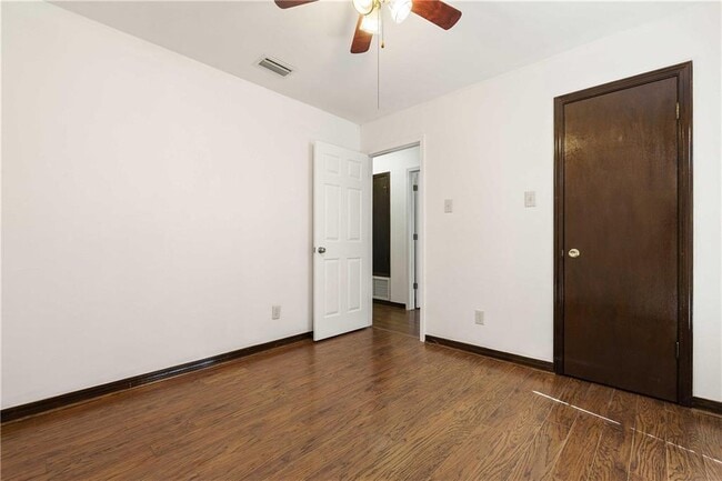Building Photo - 8860 Dawes Point Dr