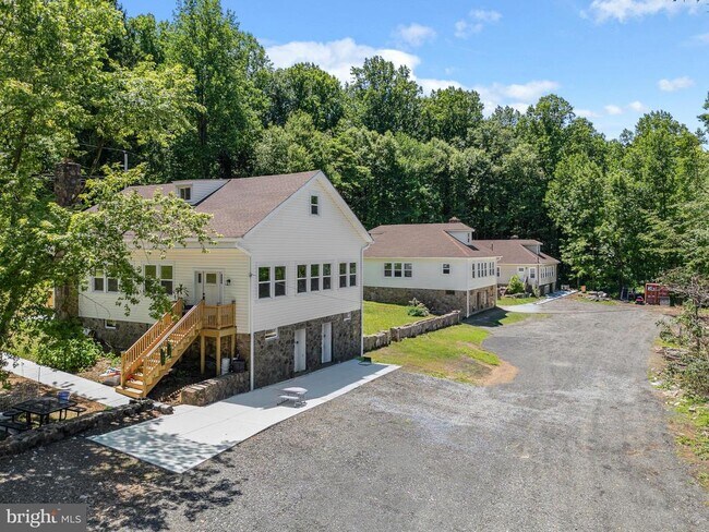 Building Photo - 71 Dreamland Park Dr