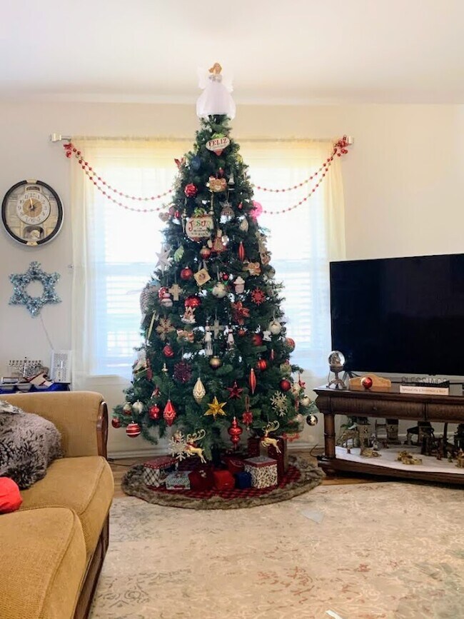 Building Photo - 119 Woodland Dr N