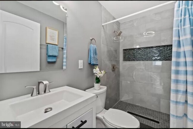 Building Photo - 3248 Leverton Ave