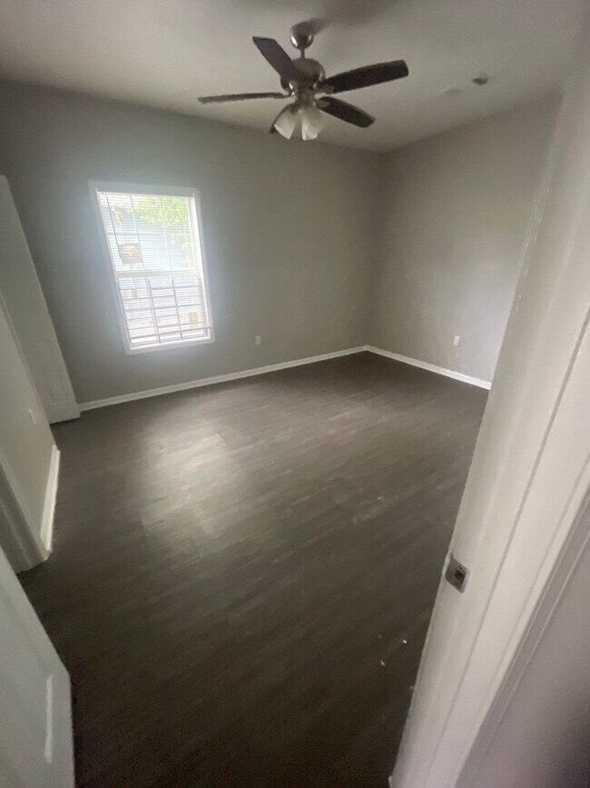 Building Photo - 137 Sivley Ave