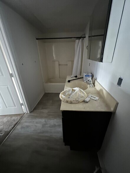 Bathroom - 1 W Hanover St