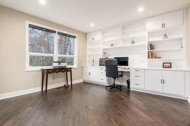 Building Photo - 4602 Sandwich Ct