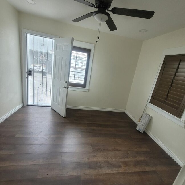 Building Photo - 128 W 106th St