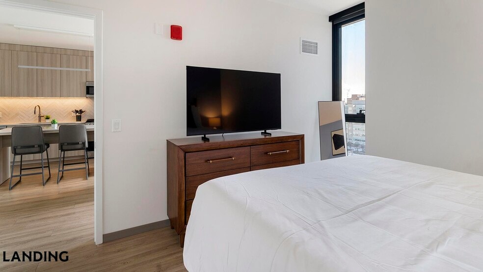 Building Photo - 513 S Damen Ave