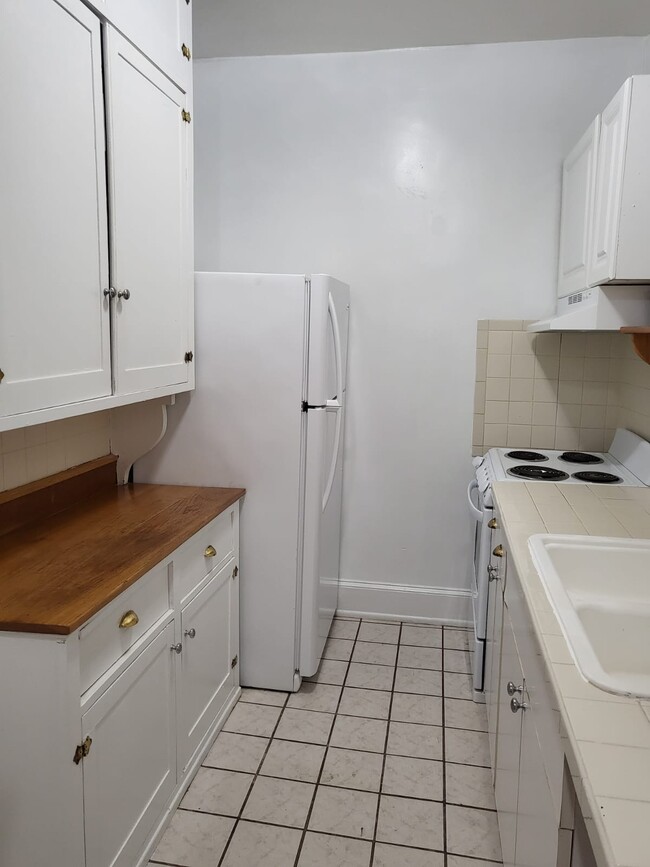 Kitchen Area - 1312 Willow Branch Ave