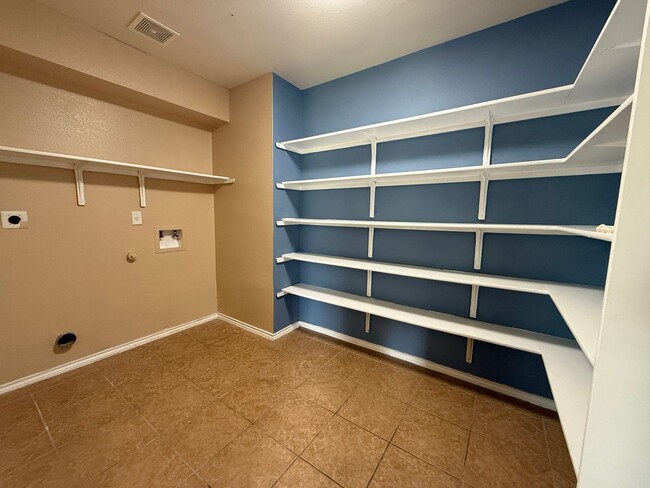 Building Photo - 5600 Lions Gate Ln