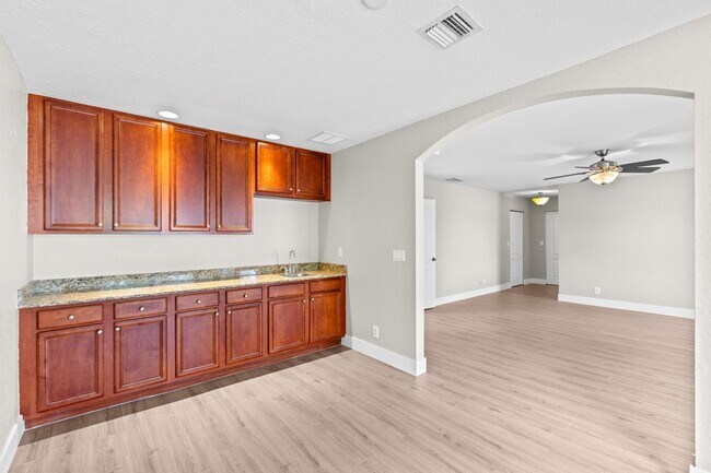 Building Photo - 266 Berenger Walk