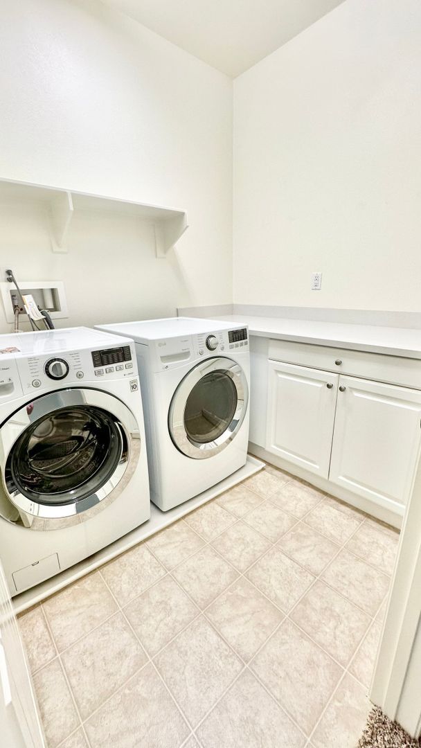 Building Photo - Beautiful, Stand Alone Condo in Resort-lik...