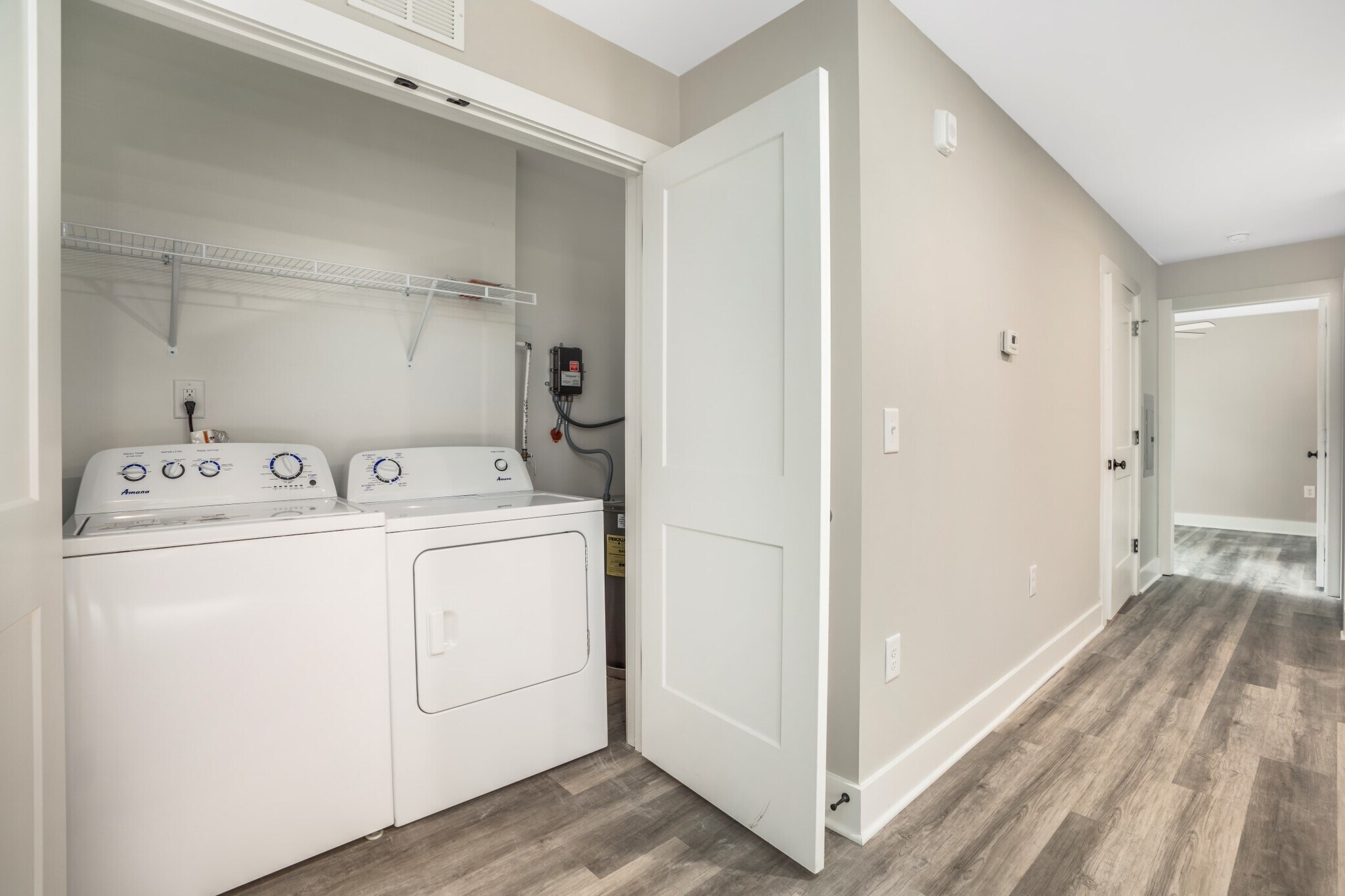 Building Photo - 303 Linwood St