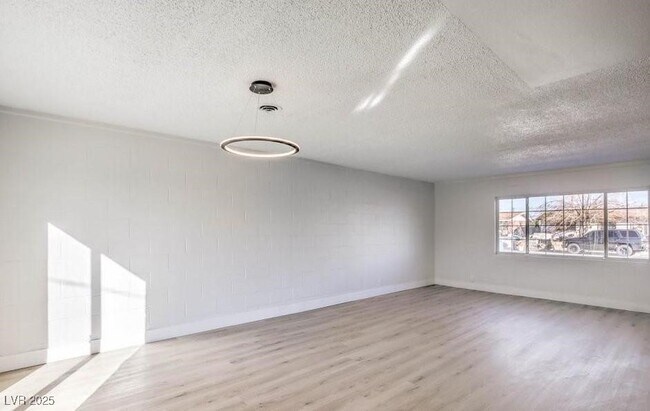 Building Photo - 2033 Hassell Ave