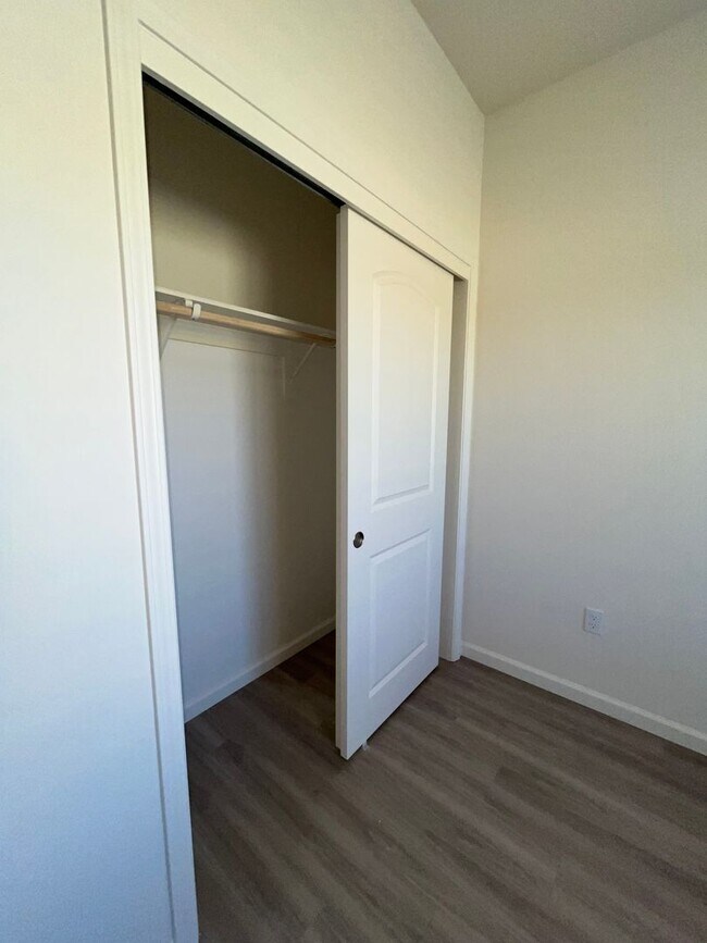 Building Photo - 4214