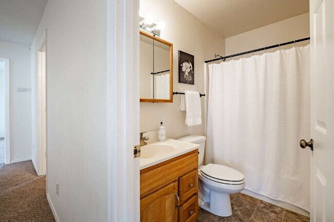 Building Photo - Sought-after 5-Bedroom Pet Friendly Home i...