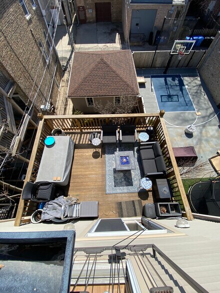Building Photo - 1707 W Melrose St