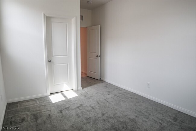 Building Photo - 1818 Vibrant Barn Ave