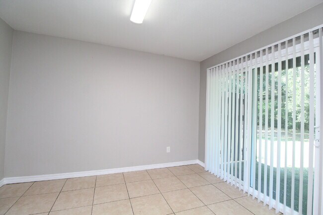 Building Photo - Ground-Floor 2BR Apartment in Prime North ...