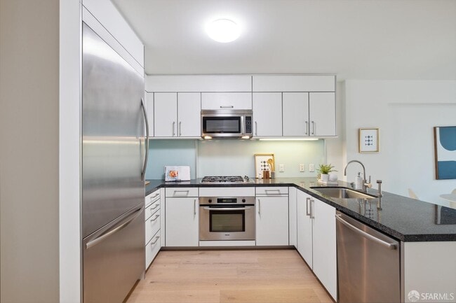 Building Photo - 333 Main St