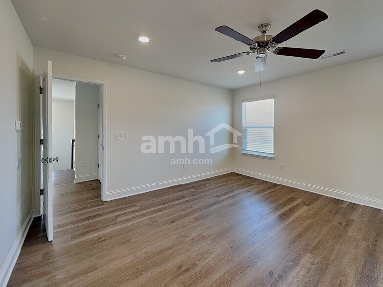 Building Photo - 9016 Henley Ave