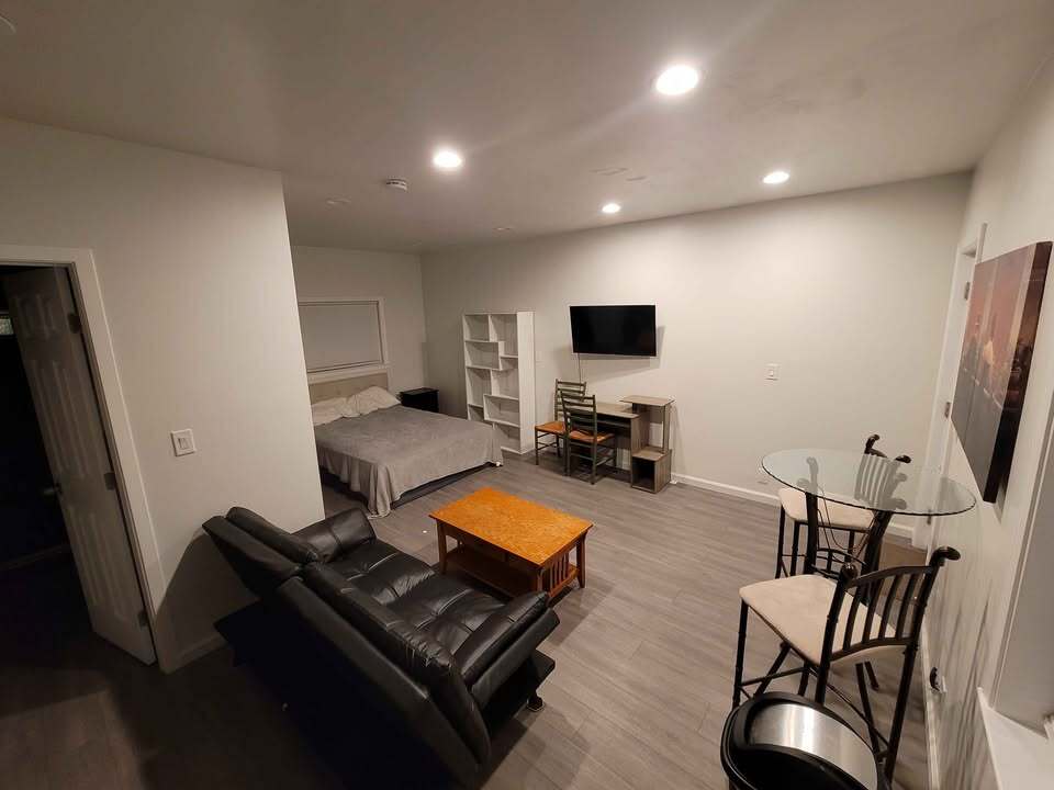 Building Photo - 21366 Mission Blvd