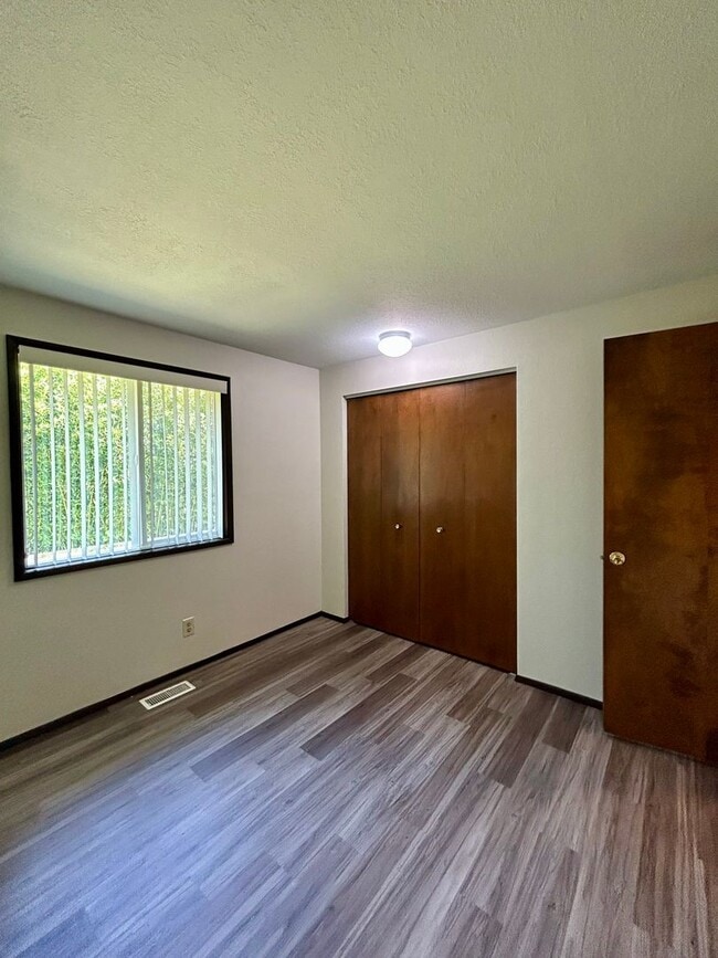 Building Photo - Charming Single Level Home - Keizer