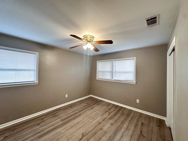 Building Photo - 2801 53rd St