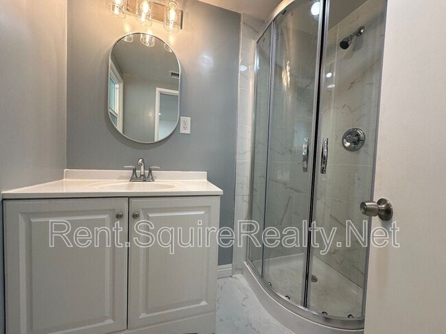 Building Photo - 747 E Benbow St