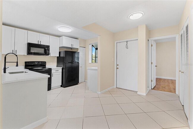 Building Photo - 2073 Skimmer Ct